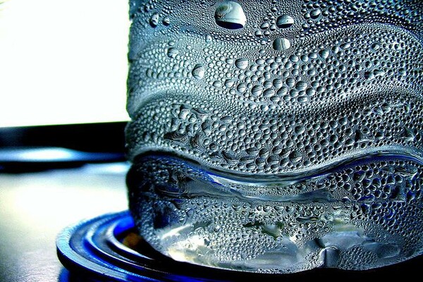 Το Φυσικό Μεταλλικό Νερό ΑΥΡΑ τώρα σε νέα συσκευασία με 24% λιγότερο πλαστικό!