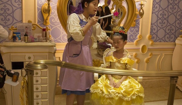 Οι πριγκίπισσες της Disney ενισχύουν τα στερεότυπα για τα δύο φύλα και την τέλεια εμφάνιση