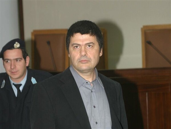 Προσαγωγή σε γυναίκα που κατέθεσε χρήματα στο όνομα Χριστόδουλος Ξηρός