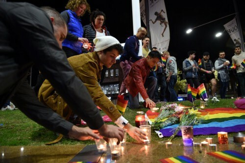 Όλοι διαφωνούν για το αν στο Ορλάντο έγινε ομοφοβικό ή μόνο ισλαμιστικό χτύπημα