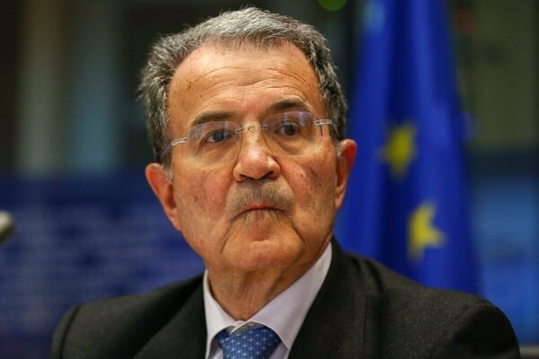 Πρόντι: Η Eυρωπαϊκή Ένωση μπορεί να ξαναγεννηθεί ή να χρεοκοπήσει