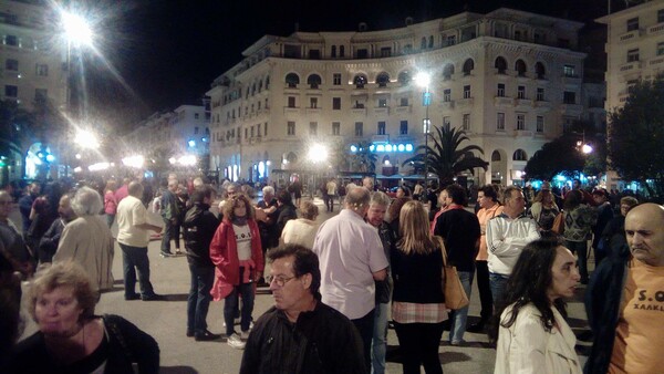 Θεσσαλονικείς πραγματοποιούν ολονύχτια διαμαρτυρία για τους διωκόμενους στις Σκουριές