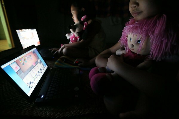 Ένας στους τρεις χρήστες του Διαδικτύου παγκοσμίως είναι παιδί και κινδυνεύει διαρκώς