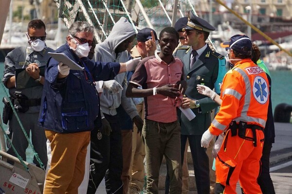 Η Καθολική Εκκλησία της Ιταλίας λέει όχι στα πλωτά hotspots