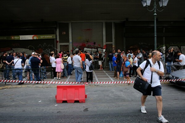 Επεισόδια έξω από το υπ. Εργασίας από εργαζόμενους του «Athens Ledra»