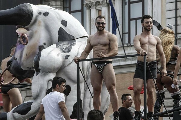 Xιλιάδες άνθρωποι στα Pride της Ρώμης, της Κροατίας και της Πολωνίας