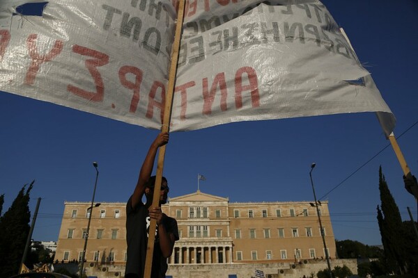 ΑΔΕΔΥ και ΛΑΕ έκαναν συλλαλητήρια για την επέτειο του δημοψηφίσματος