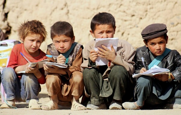 Στο Αφγανιστάν τα δύο τρίτα των κοριτσιών δεν πηγαίνουν στο σχολείο