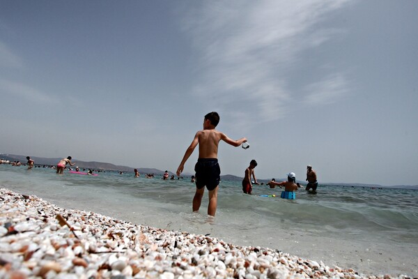 ΠΑΚΟΕ: Aκατάλληλες παραλίες και πόσιμο νερό σε Αίγινα και Αγκίστρι