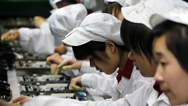 BBC: Άθλιες οι συνθήκες εργασίας στα εργοστάσια παραγωγής προϊόντων της Apple