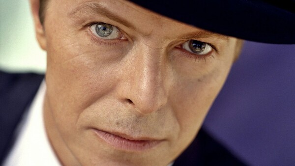 O David Bowie σαρώνει στο iTunes και το Spotify