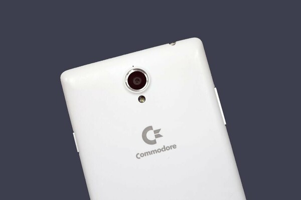 Έρχεται το smartphone της Commodore