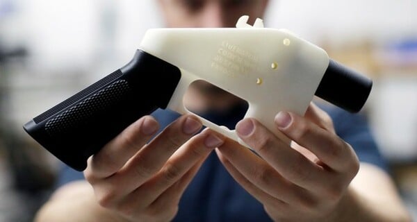 Το Facebook απαγόρευσε τις οδηγίες για κατασκευή πλαστικών όπλων με χρήση εκτυπωτών 3D