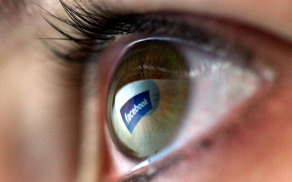 Reuters: Στο στόχαστρο των γαλλικών αρχών το Facebook