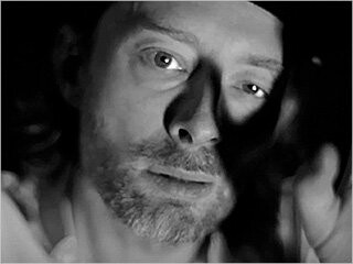 O Thom Yorke χορεύει ΚΑΙ Flashdance ΚΑΙ Lady Gaga KΑΙ για ένα ρόλο στο Black Swan
