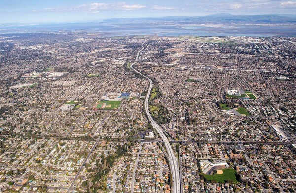 Η Silicon Valley και ο Τραμπ - Μια σχέση που ίσως οδεύει σε «πόλεμο» και αβεβαιότητα