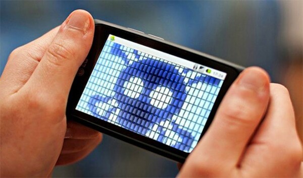 Εφαρμογή πορνό για Android φωτογραφίζει κρυφά και κρατάει όμηρο το κινητό