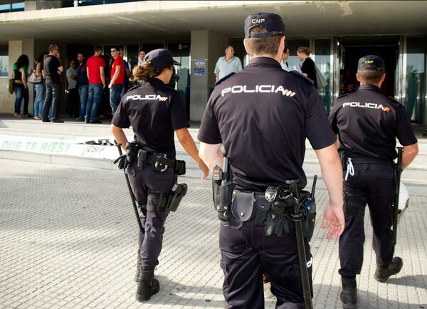 Πώς πανηγυρίζει η ισπανική αστυνομία το 1 εκ. χρήστες στο Twitter
