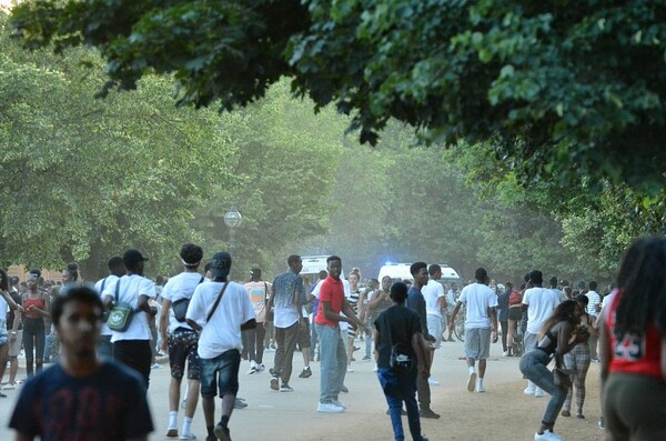 Έκλεισε το Hyde Park λόγω επεισοδίων – Μαχαίρωσαν 3 άτομα φωνάζοντας «Black Lives Matter»