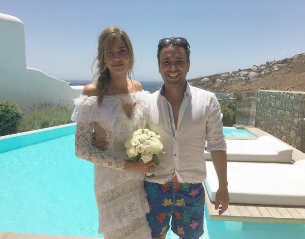 Το διάσημο μοντέλο Ana Beatriz Barros και Ελληνοαιγύπτιος κροίσος παντρεύτηκαν στη Μύκονο και στήνουν μεγαθήριο σε παραλία για το πάρτι
