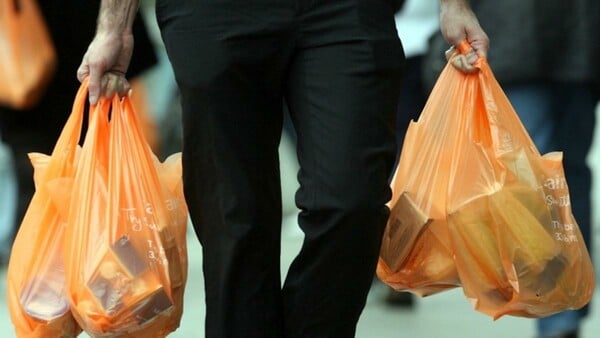 Κάτι πρέπει να γίνει με τις σακούλες στην Ελλάδα - Πρώτοι με 363 σακούλες για κάθε κάτοικο ανά έτος.