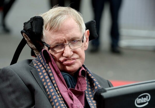 Stephen Hawking: Αυτοί είναι οι μεγαλύτεροι κίνδυνοι για την ανθρωπότητα