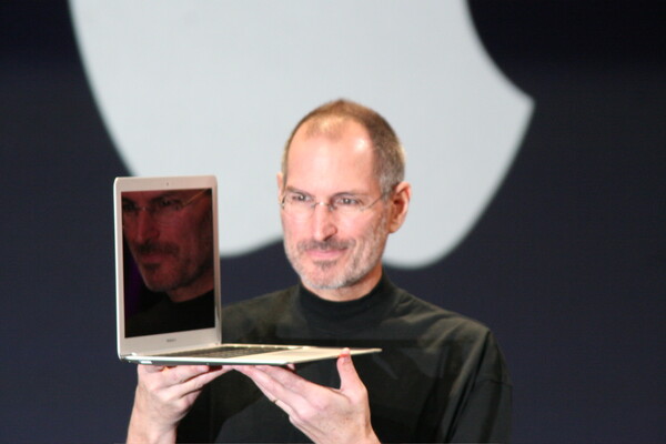 Πώς η Apple έχασε τη νομική διαμάχη με εταιρία μόδας η οποία ονομάστηκε Steve Jobs