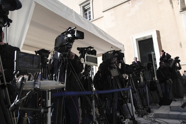 Η ΝΔ ζητά εξηγήσεις από την κυβέρνηση για το περιστατικό με τους δημοσιογράφους στην Ν.Υόρκη