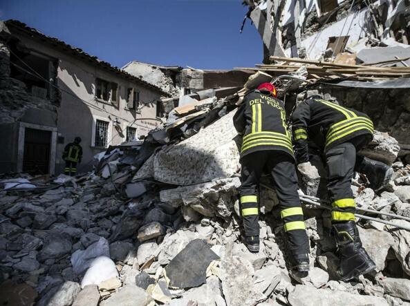 Λιγοστεύουν στην Ιταλία οι ελπίδες για επιζώντες κάτω από τα συντρίμμια