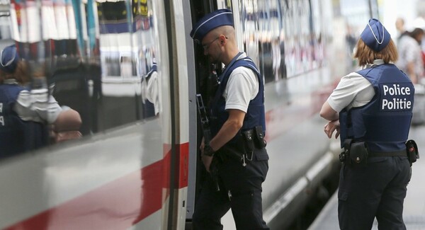 Γαλλία: Δύο άνδρες, ύποπτοι για τρομοκρατικό χτύπημα συνελήφθησαν σε τρένο