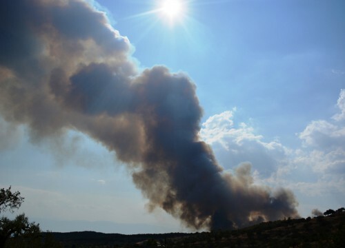 Ανεξέλεγκτη πυρκαγιά στο Δοξάτο Δράμας - Υπό έλεγχο οι φωτιές σε Μαρώνεια Ροδόπης και Αντιφιλίππους Καβάλας