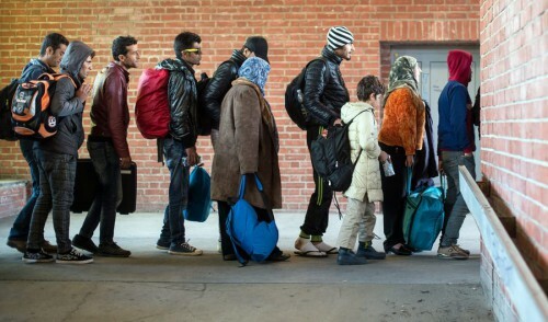 Περίπου 300 - 400 χιλιάδες πρόσφυγες υπολογίζεται να φτάσουν στην Γερμανία μέσα στο 2016