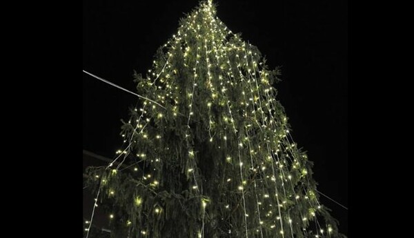 Οι Ιταλοί πιστεύουν πως το χριστουγεννιάτικο δέντρο της Ρώμης ίσως είναι το χειρότερο στον κόσμο