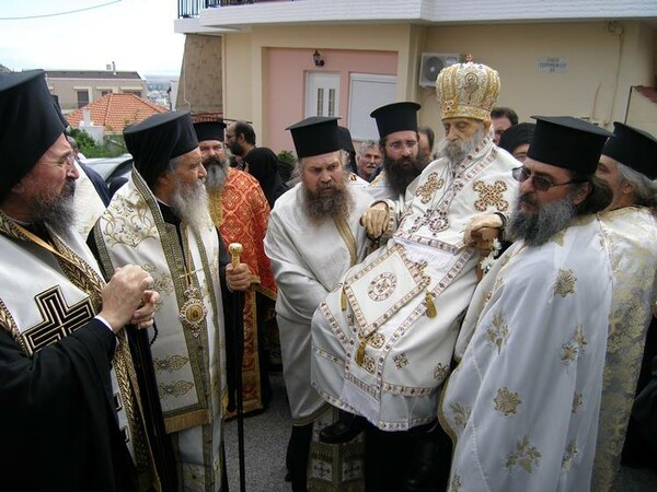 Νεκρώσιμος ακολουθία ορθόδοξου ιεράρχη ή χολυγουντιανή κωμωδία του 1989;