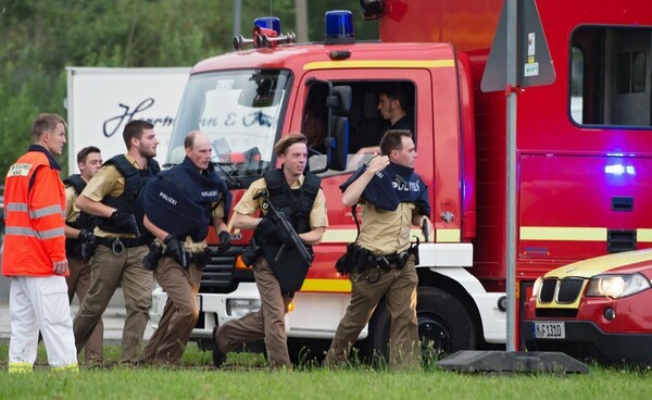 "Σφραγίζεται" από αστυνομία το Μόναχο - Ασύλληπτοι οι δράστες του μακελειού