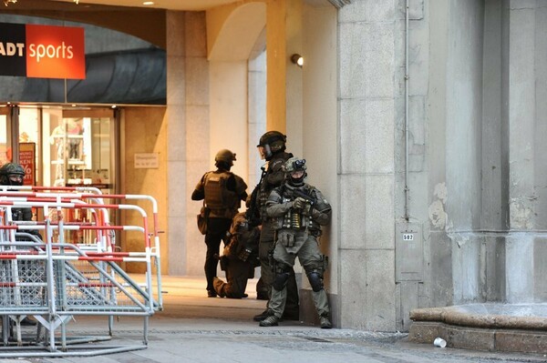 "Σφραγίζεται" από αστυνομία το Μόναχο - Ασύλληπτοι οι δράστες του μακελειού