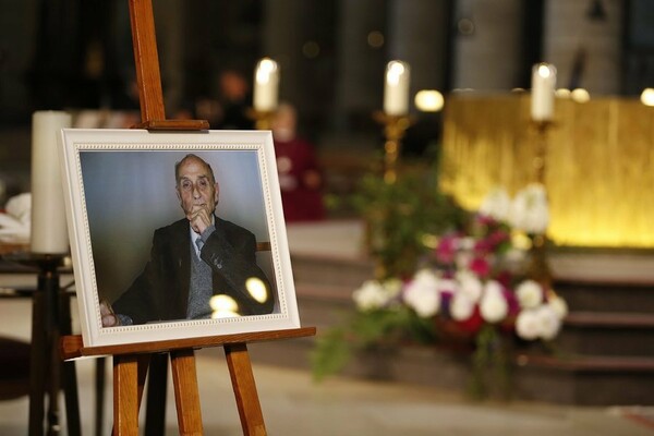 Θρήνος και δρακόντεια μέτρα ασφαλείας στην κηδεία του Γάλλου ιερέα που σφαγίασαν τζιχανστιστές