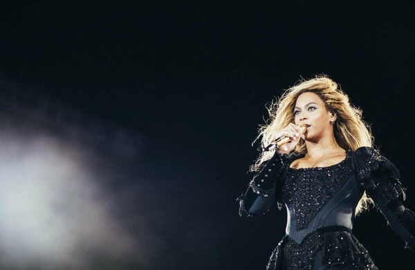 H Beyoncé γιόρτασε τα 35α γενέθλιά της δίνοντας στη δημοσιότητα το βιντεοκλίπ του τραγουδιού «Hold Up»