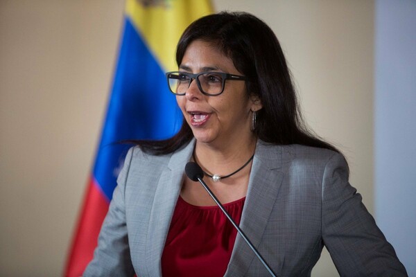 Βενεζουέλα: «Οι δημοσιογράφοι δεν μπορούν να έρχονται στη χώρα σαν καουμπόηδες»