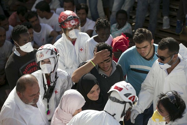 Ιταλία: 4.655 πρόσφυγες διασώθηκαν χθες στα ανοικτά της Λιβύης - 28 ανασύρθηκαν νεκροί