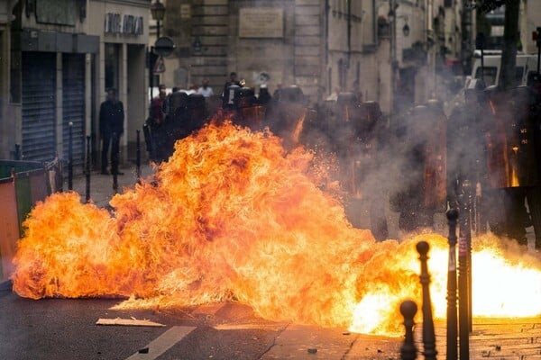 Παρίσι: Συγκρούσεις, συλλήψεις και τραυματίες στις διαδηλώσεις κατά της μεταρρύθμισης της αγοράς εργασίας