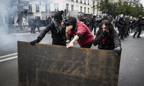 Παρίσι: Συγκρούσεις, συλλήψεις και τραυματίες στις διαδηλώσεις κατά της μεταρρύθμισης της αγοράς εργασίας
