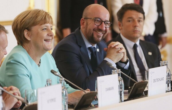 Ρέντσι: Η Μέρκελ δεν μπορεί να μου φέρεται όπως σε άλλους ηγέτες που δεν κούνησαν ούτε το δακτυλάκι τους στο μεταναστευτικό