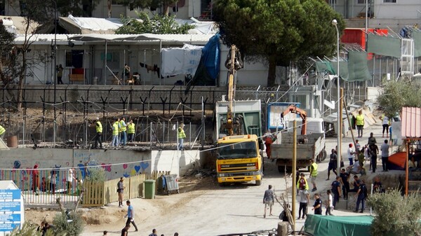 Η Μόρια την επόμενη μέρα - Δύο ακόμη διμοιρίες ΜΑΤ στην Λέσβο απο την Αθήνα