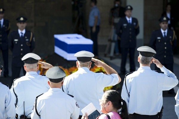 Ισραήλ: Λαϊκό προσκύνημα για τον Σιμόν Πέρες- Δεκάδες ηγέτες, αυξημένα μέτρα ασφαλείας και κοσμοσυρροή στο τελευταίο αντίο