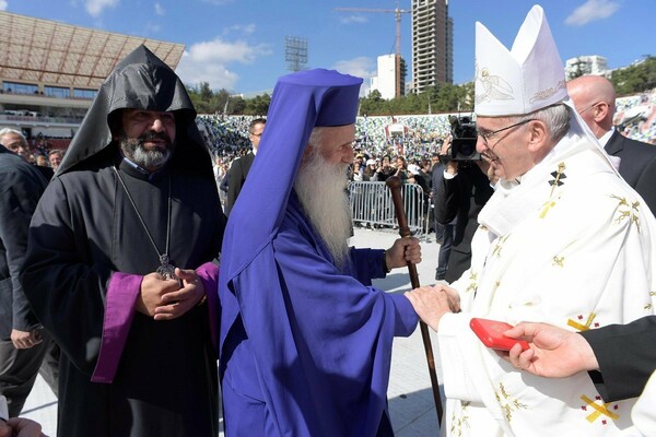 Πρώτη φορά τόσο λίγοι για τον Πάπα