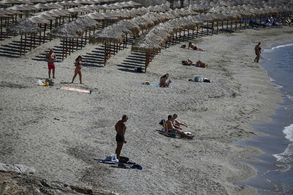 Summer loading: Τα πρώτα μπάνια