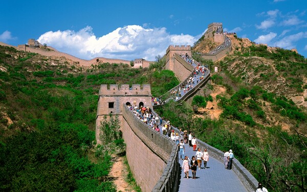 Το Σινικό Τείχος εξαφανίζεται μέρα με τη μέρα και οι αρχές της Κίνας έχουν οργιστεί με την αιτία της καταστροφής