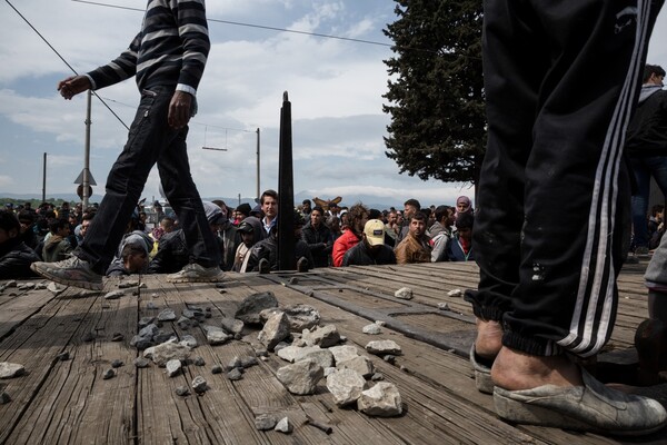 Όλα όσα έγιναν χθες στην Ειδομένη, μέσα από 22 φωτογραφίες