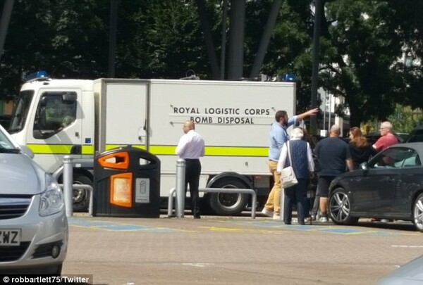 Μ. Βρετανία: Εκκενώθηκε εμπορικό κέντρο στο Χάτφιλντ του Χερτφορντσάιρ - Αναφορά για ύποπτη βαλίτσα